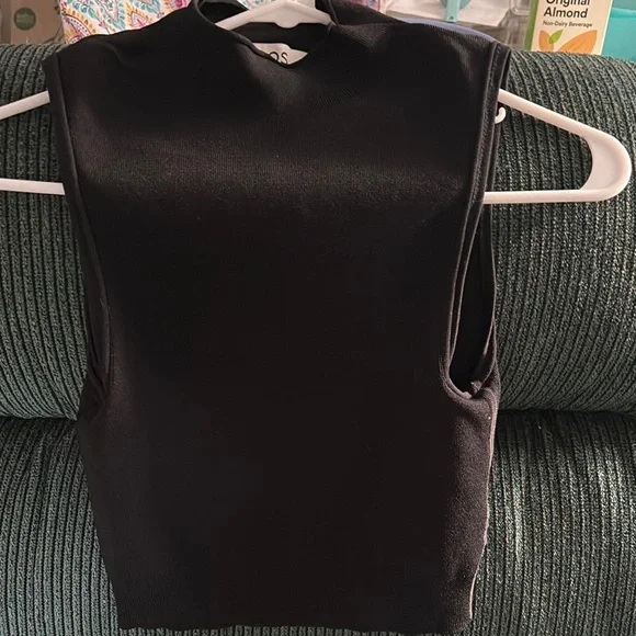 COS Black Fitted Sleeveless cropped Tee - Picture 2 of 3